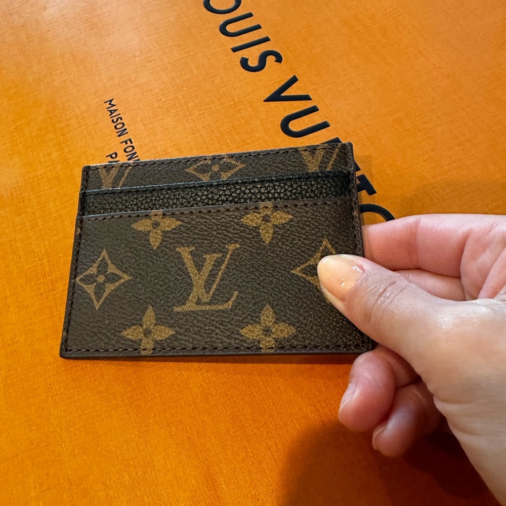LV cardholder